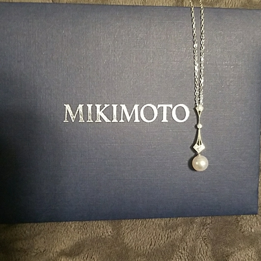 Mikimoto Pearl & Diamond pendant necklace